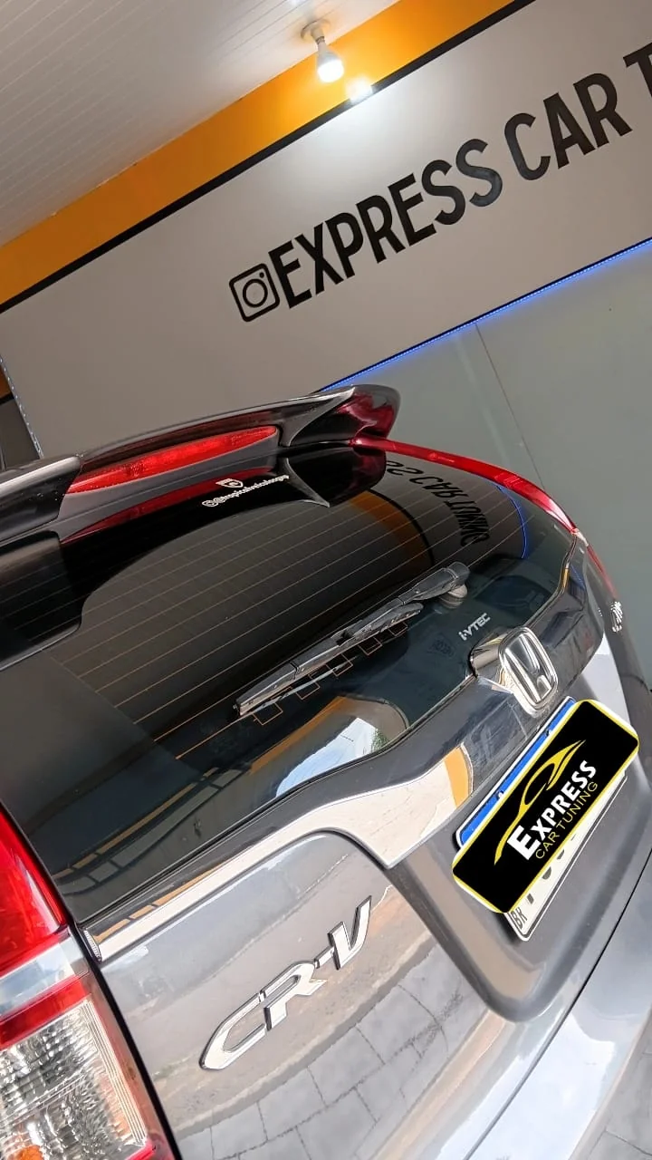 Carro com insulfilm aplicado pela Express Car Tuning